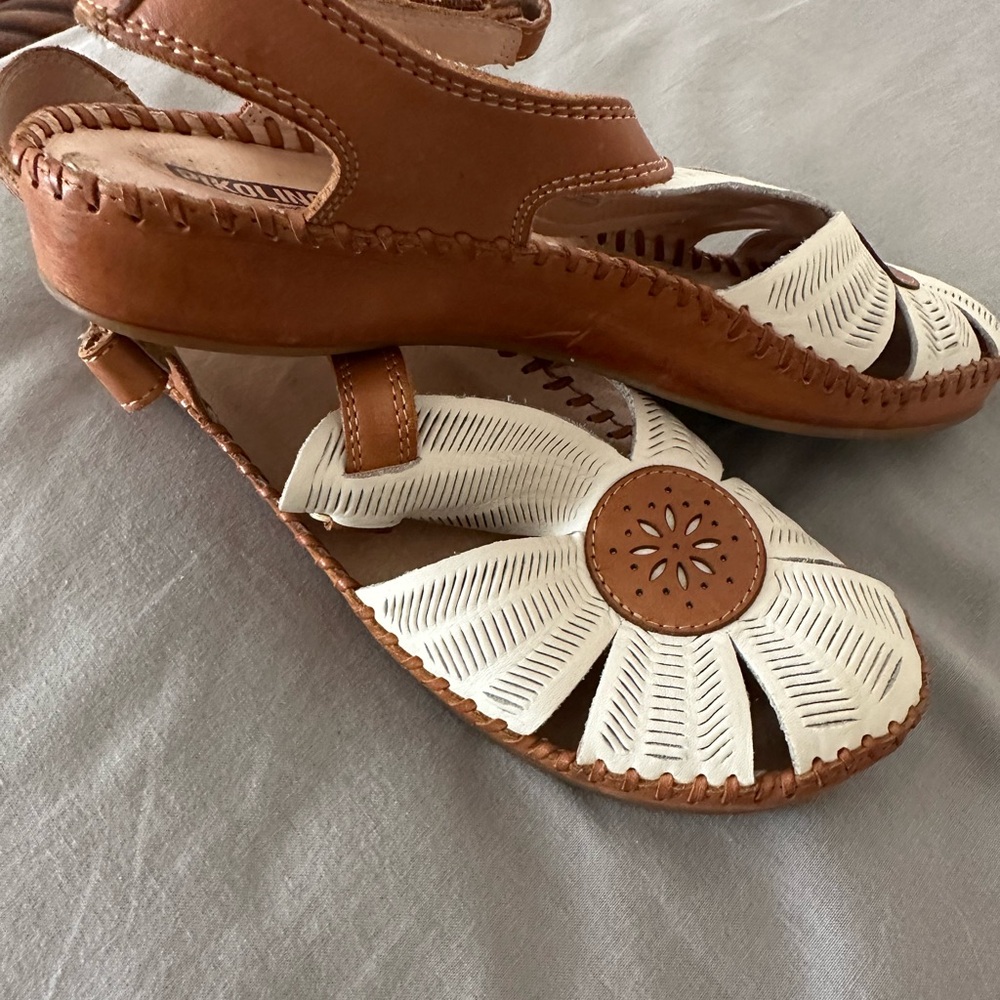 PIKOLINOS Brown and White Leather Sandals with Fringe
